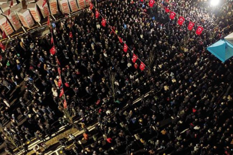 Yeniden aday olan Tahir B&uuml;y&uuml;kakın coşkuyla karşılandı