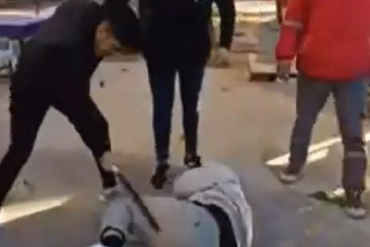 Mersin'de iğren&ccedil; olay: Arkadaşlarının eşlerini taciz etti!