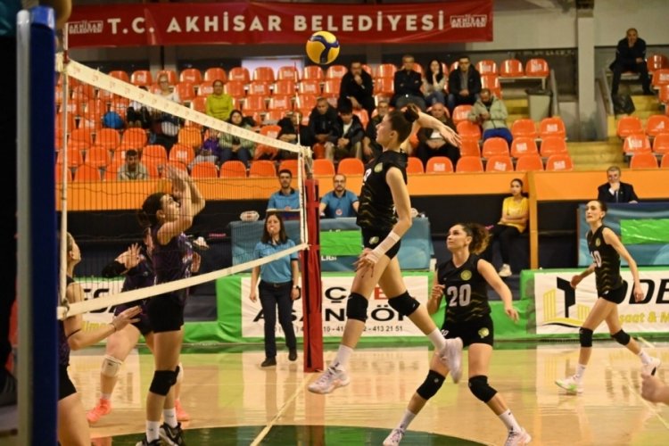 Manisa B&uuml;y&uuml;kşehir Belediyespor, Akhisarg&uuml;c&uuml;'n&uuml; mağlup etti