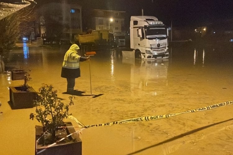 Kırklareli'de şiddetli yağış hayatı felç etti