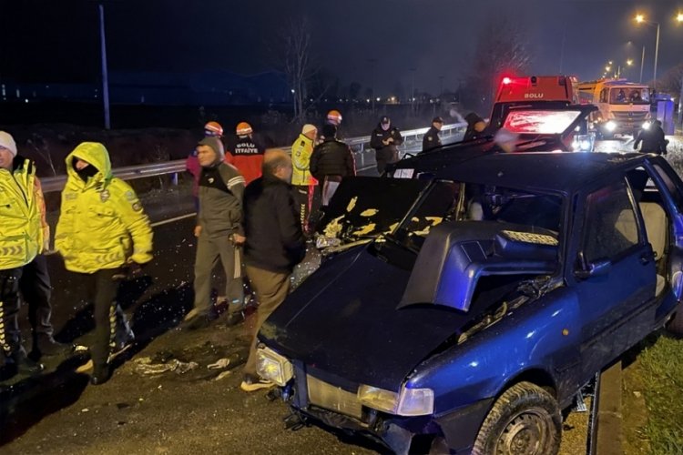 Bolu'da iki otomobil &ccedil;arpıştı: 6 yaralı