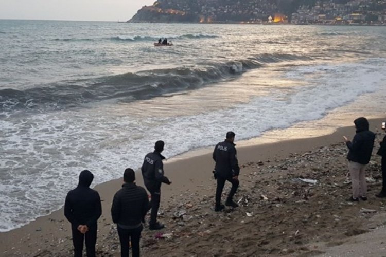 Alkol aldıktan sonra denize giren adam hayatını kaybetti