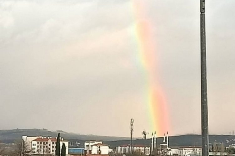 Bursa'da ortaya &ccedil;ıkan g&ouml;kkuşağı mest etti