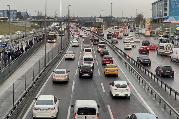 İstanbul'da haftanın ilk iş g&uuml;n&uuml;nde trafikte yoğunluk yaşanıyor