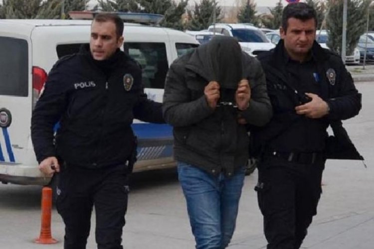Kucağında &ccedil;ocuk olan kadını bı&ccedil;akla yaraladı, telefonunu gasp etti