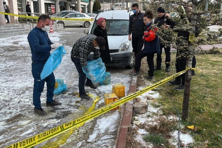 Yere d&uuml;şen kargo patladı! Zehirlenen 4 &ccedil;alışan tedavi altına alındı