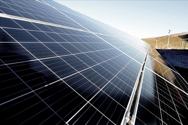 G&uuml;neş panelleri kolay kurulumuyla &ccedil;atılardan temiz enerji sağlıyor