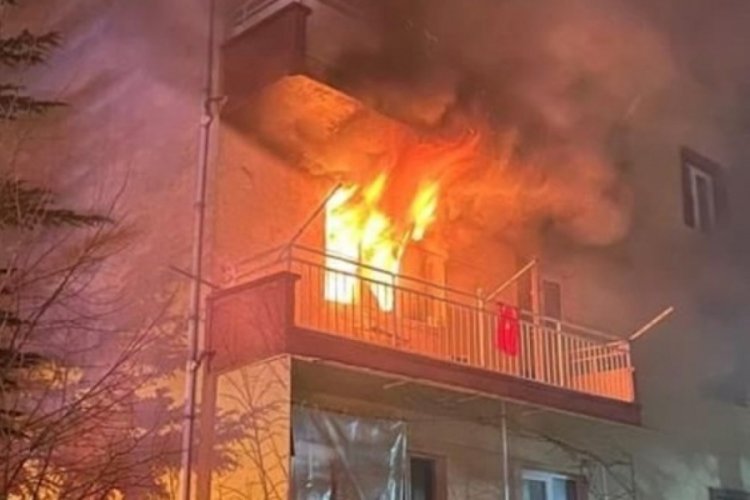 Eskişehir'de &ccedil;akmakla oyun evi yaktı!