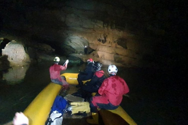 Slovenya'da mağarada mahsur kalan 5 kişi i&ccedil;in kurtarma operasyonu başlatıldı