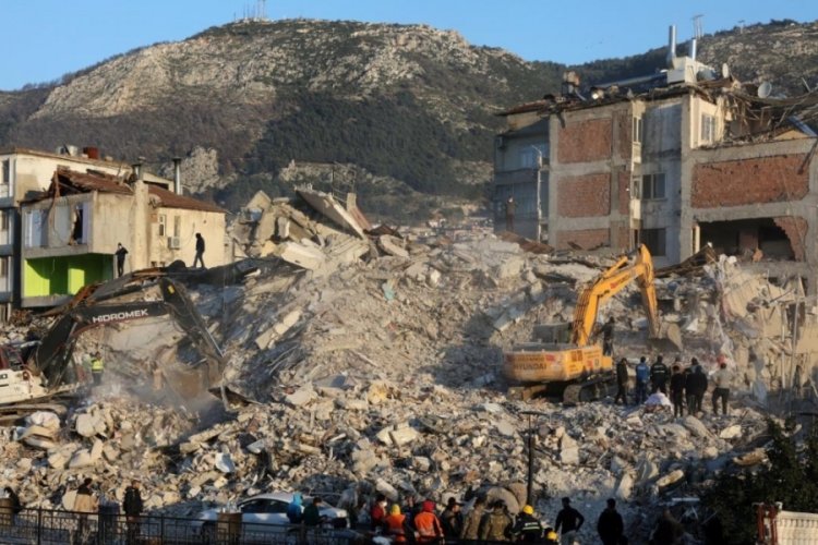 Hatay'da depremde 5 kişinin &ouml;ld&uuml;ğ&uuml; binanın sorumlularına dava a&ccedil;ıldı