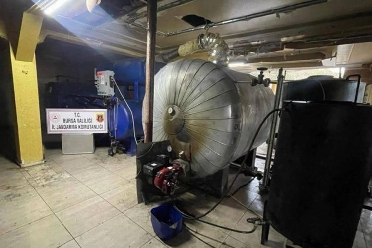 Bursa'da ka&ccedil;ak akaryakıt tesisinde 5 bin litre ka&ccedil;ak motorin ele ge&ccedil;irildi