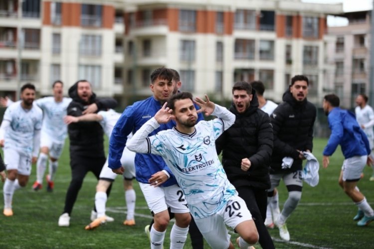 Nil&uuml;fer Belediye Futbol Spor Kul&uuml;b&uuml; 6 puan farkla zirvede kapattı