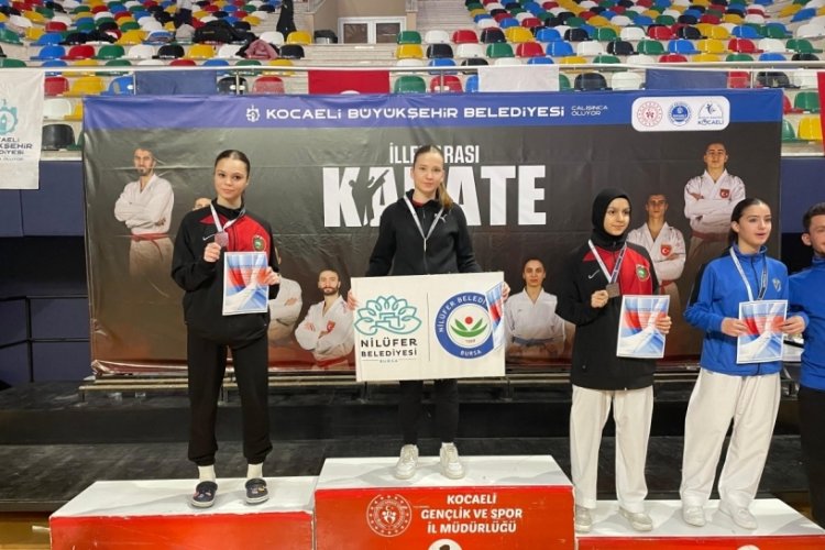 Nil&uuml;fer Belediyespor'un karatecileri, 2 altın ve 1 bronz madalya kazandı