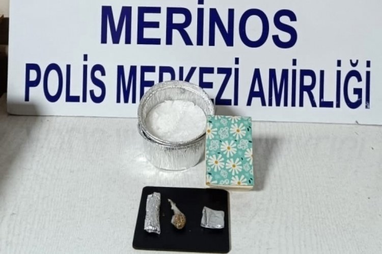 Bursa'da polisin durdurduğu otomobilden 60 gram uyuşturucu &ccedil;ıktı