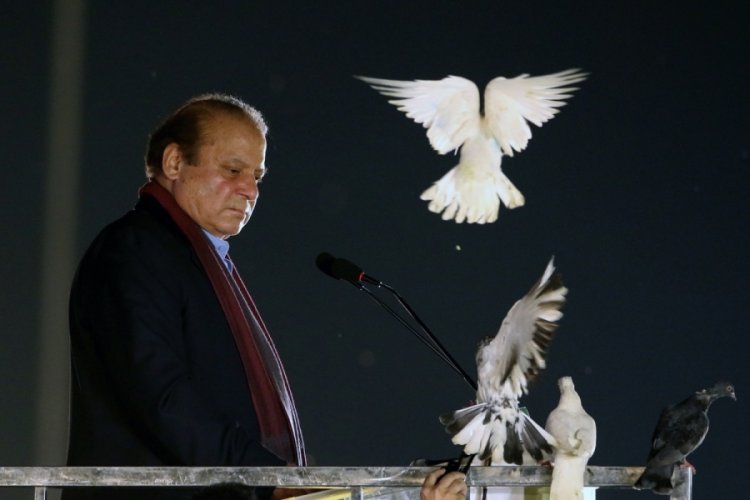 Pakistan'da eski başbabakan i&ccedil;in karar verildi