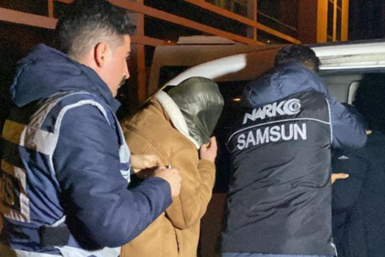 Samsun'da evi uyuşturucu imalathanesine &ccedil;evirdiler! Ş&uuml;pheliler hakkında karar verildi