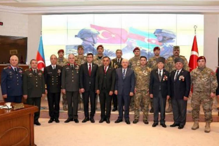 Bakan G&uuml;ler, Azerbaycanlı gazileri ağırladı