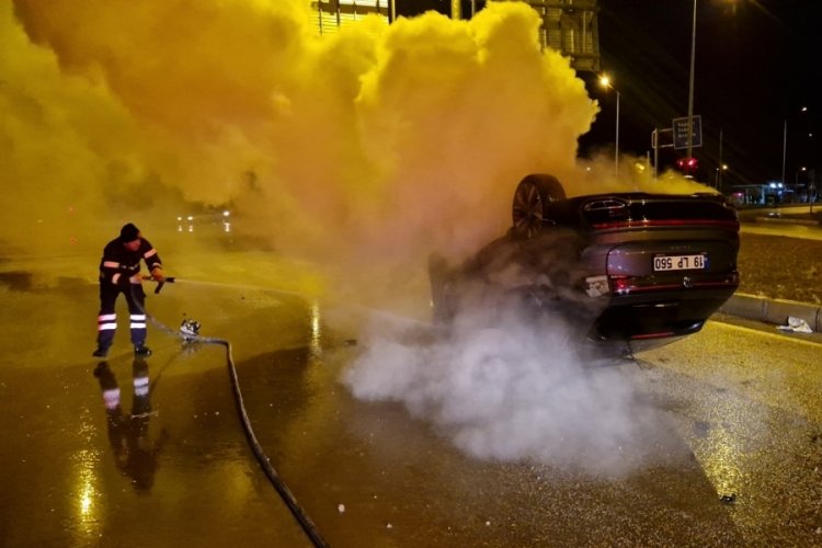 &Ccedil;orum'da takla atan cip alev aldı!