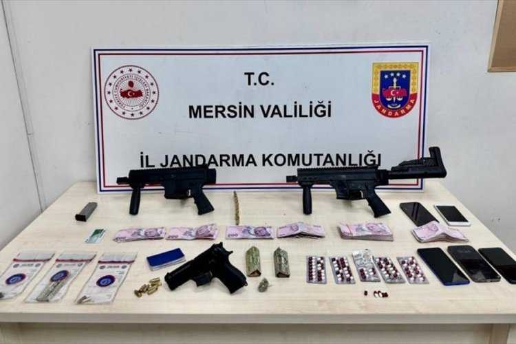 Mersin'de silah ka&ccedil;ak&ccedil;ılığı yapan 2 zanlı tutuklandı