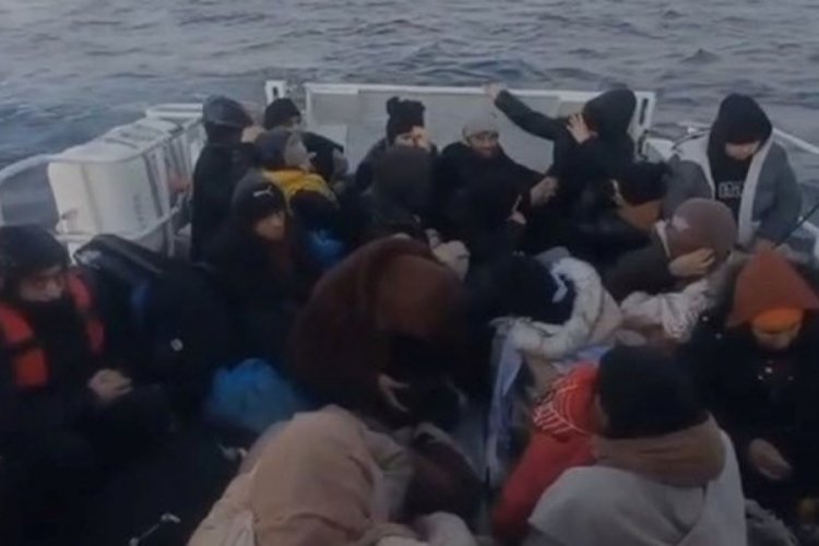 &Ccedil;anakkale a&ccedil;ıklarında 34 ka&ccedil;ak g&ouml;&ccedil;men kurtarıldı