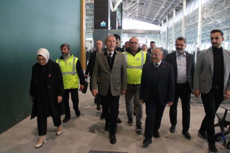 Hulusi Akar, Kayseri Havalimanı Yeni Terminal Binası'nı inceledi