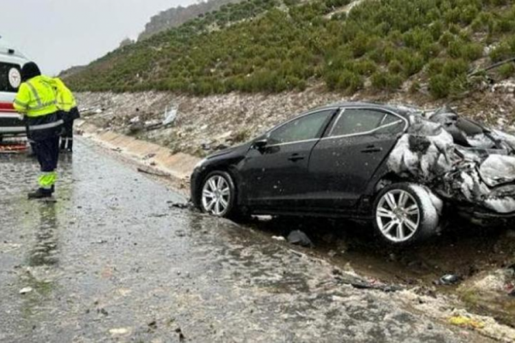 Balıkesir'de 7 ara&ccedil; birbirine girdi!