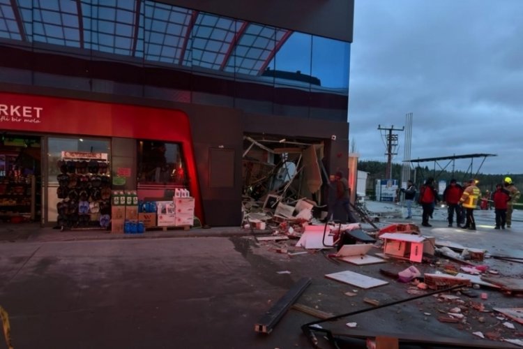Balıkesir'de akaryakıt istasyonunda patlama!