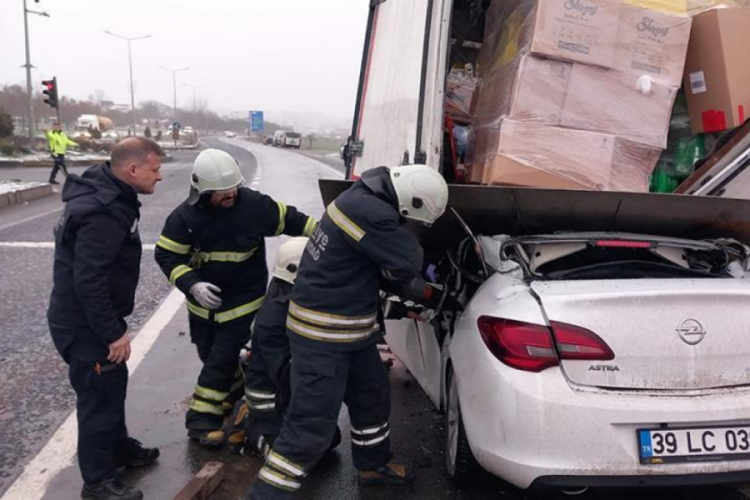 Tekirdağ'da zincirleme kazada 17 yaşındaki gen&ccedil; hayatını kaybetti
