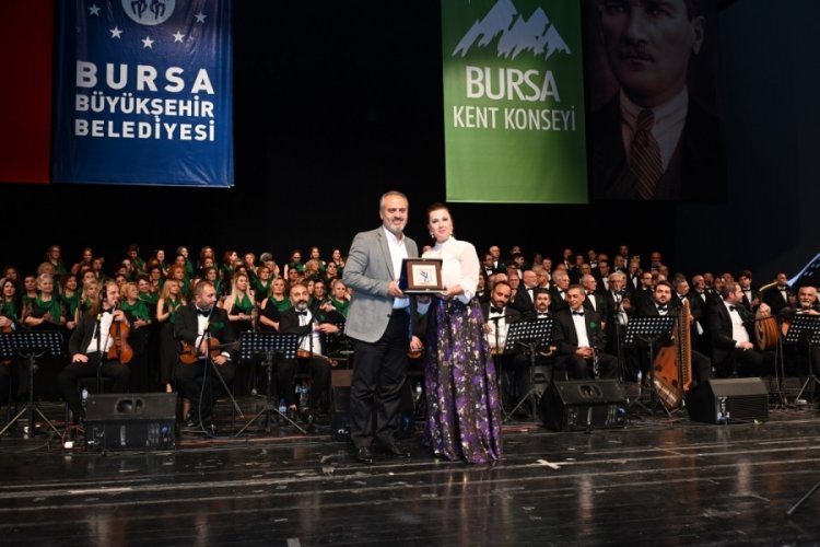 Sahne yeniden Bursa Şehir Korosu'nun