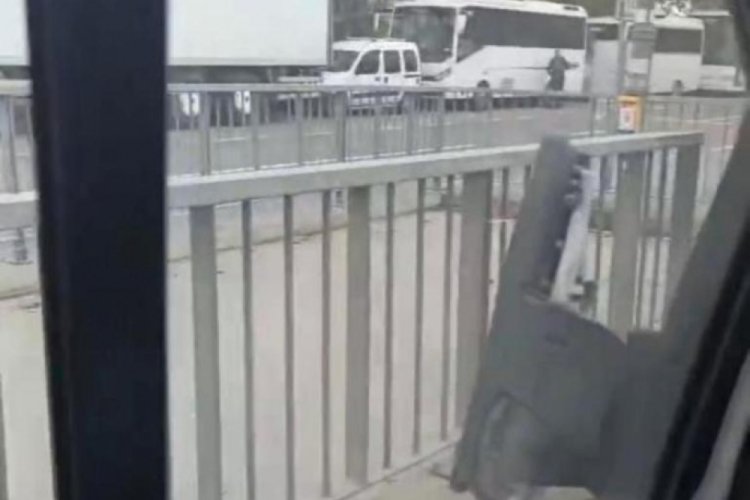 İstanbul'da iki s&uuml;r&uuml;c&uuml; arasında &ccedil;ıkan kavga şoke etti