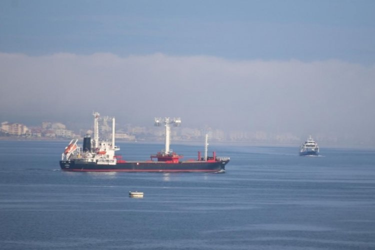 &Ccedil;anakkale'de gemi ge&ccedil;işine fırtına engeli
