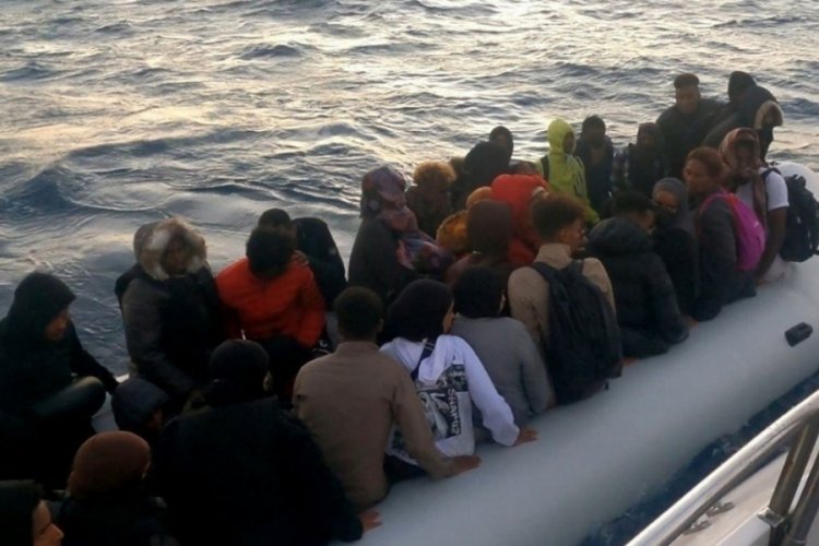 Midilli Adası kıyısında 2 g&ouml;&ccedil;men &ouml;l&uuml; bulundu!
