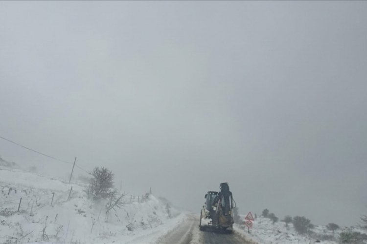 Marmara Adası'nda kar fırtınasında mahsur kalan ara&ccedil;lar kurtarıldı
