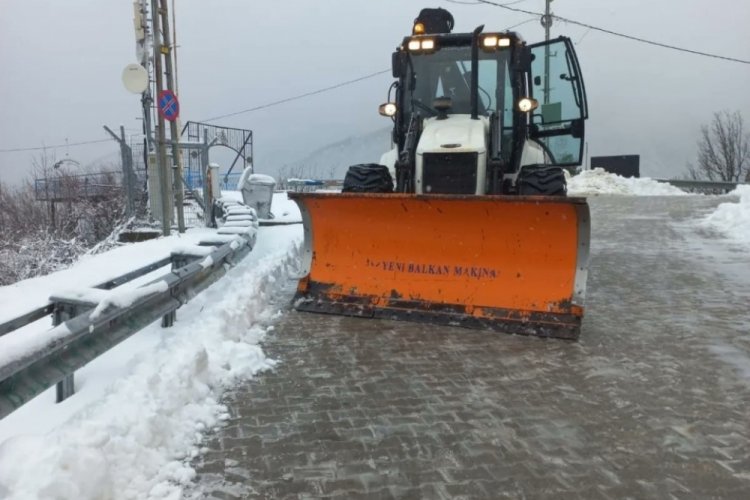 Bursa Yıldırım'da karlar temizleniyor