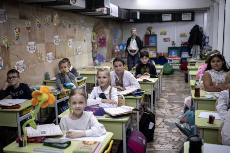 Ukrayna'da savaş nedeniyle yer altı okulları inşa ediliyor