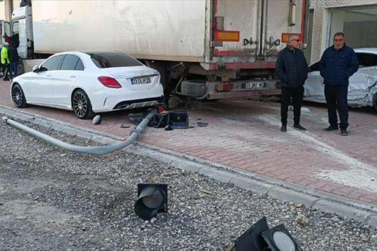 Mardin'de zincirleme trafik kazasında 3 kişi yaralandı