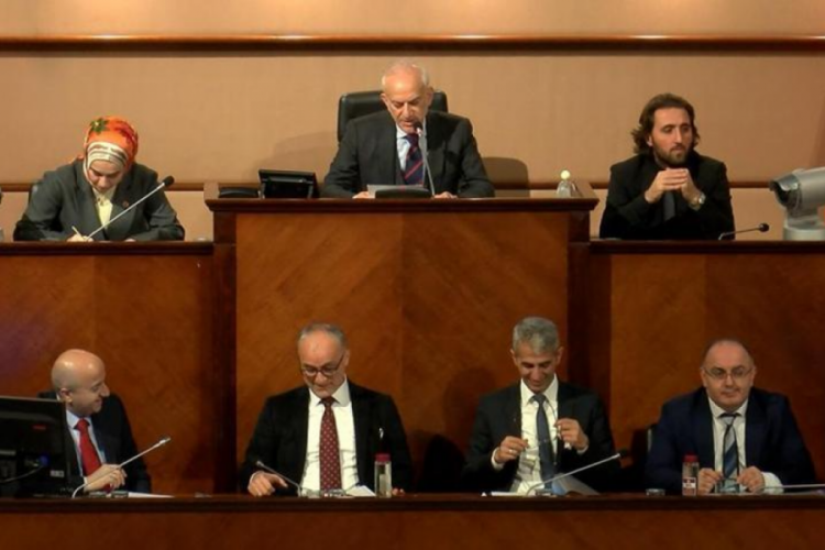 İBB'de bor&ccedil; tartışması!