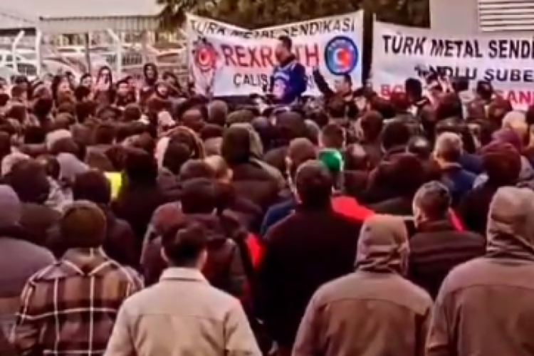 Bursa'da sendikalı fabrika &ccedil;alışanları greve gitti!