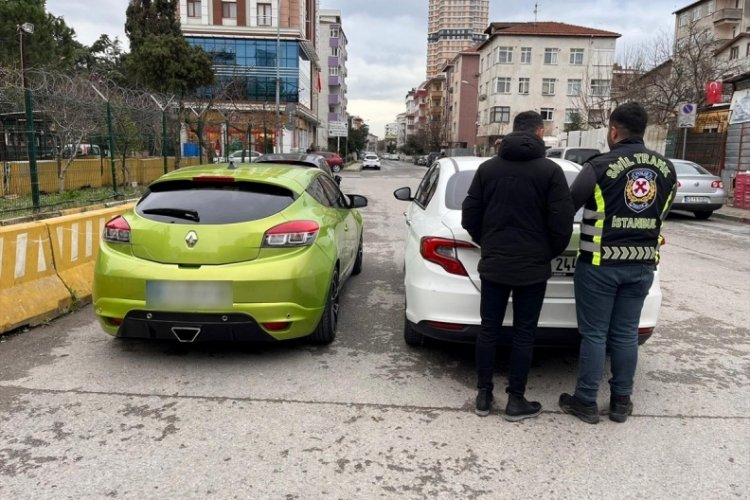 İstanbul'da trafiği tehlikeye atan s&uuml;r&uuml;c&uuml;ye para cezası verildi