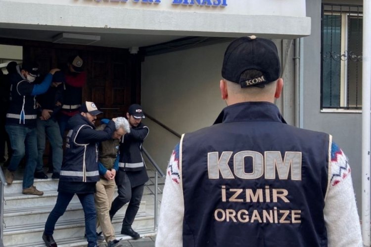 İzmir'de g&ouml;zaltına alınan 4 FET&Ouml; ş&uuml;phelisi tutuklandı