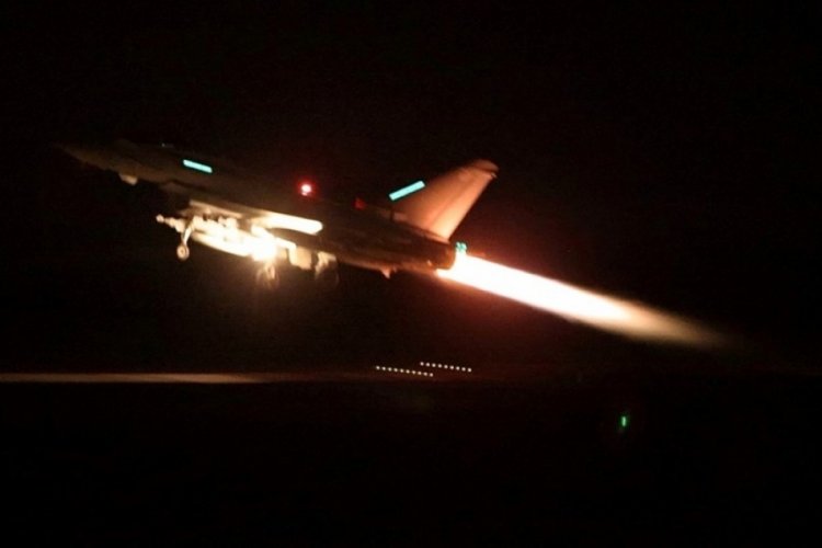 İran, ABD ve İngiltere'nin Yemen'e saldırısını kınadı