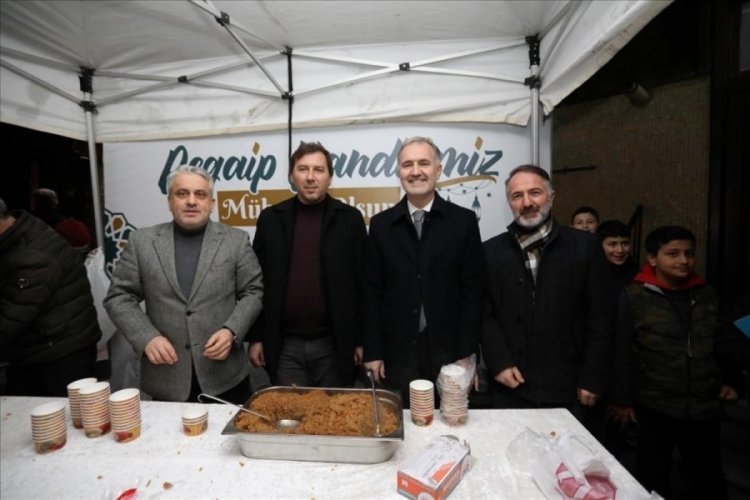 İneg&ouml;l'de kandil helvası Hacı L&uuml;tfullah Camiisi'nde ikram edildi