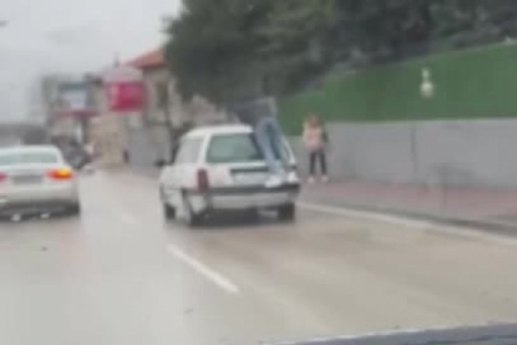 Bursa'da tehlikeli yolculuk! O anlar  kamerada