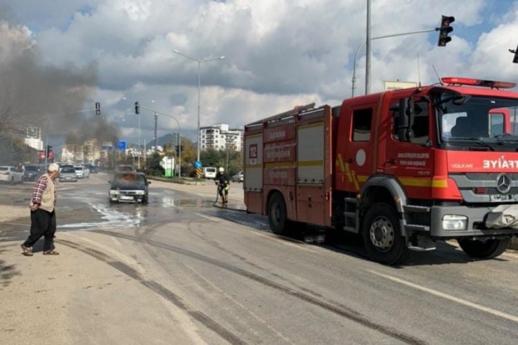 Adana'da otomobil alevlere teslim oldu!