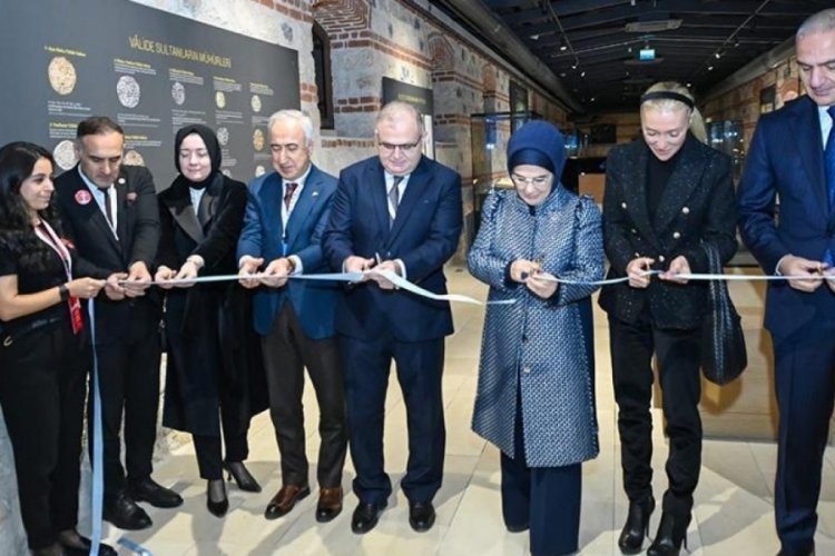 Emine Erdoğan 'Valide Sultanlar Yazma Eserler Sergisi' a&ccedil;ılışına katıldı