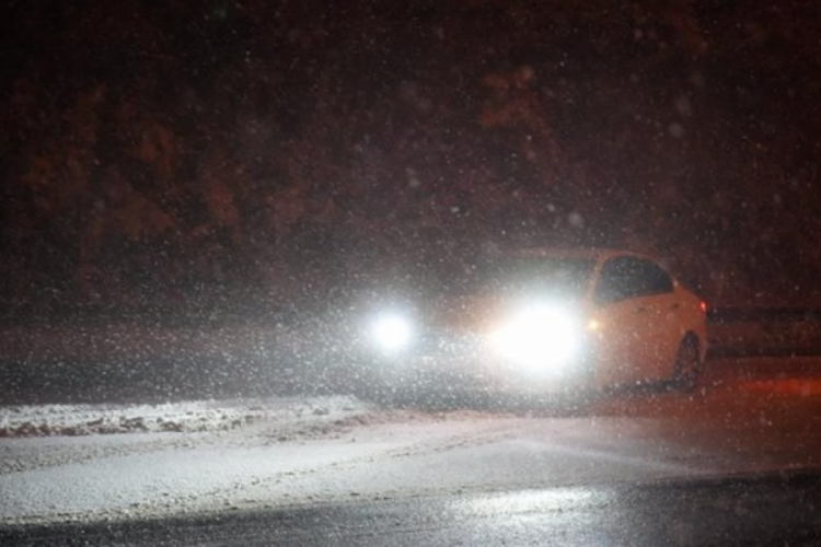 Bolu ge&ccedil;işinde kar kalınlığı 10 santimetreye ulaştı