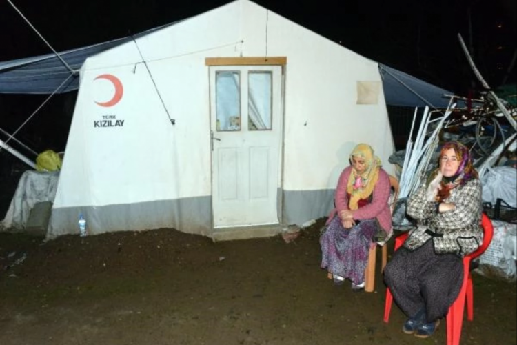 Şehit Piyade S&ouml;zleşmeli Er M&uuml;sl&uuml;m &Ouml;zdemir'in ailesinin &ccedil;adırda kaldıkları &ouml;ğrenildi