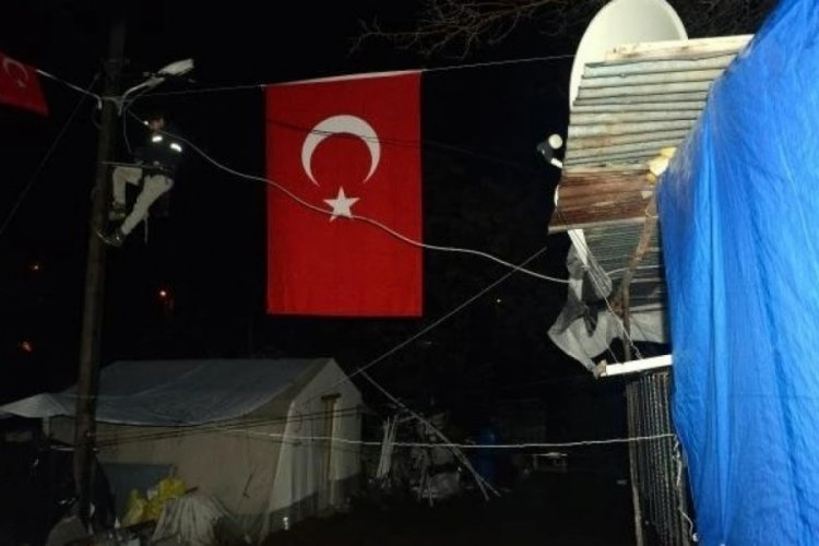 Haluk Levent ve Hasan Can Kaya, &ccedil;adırda yaşayan şehit ailesine ev alacak