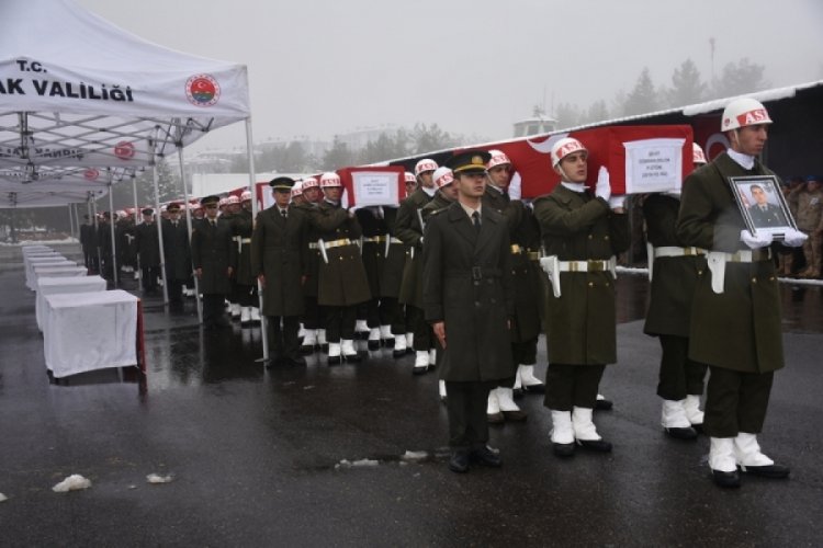 Pen&ccedil;e-Kilit Harekatı b&ouml;lgesinde şehit olan 9 asker i&ccedil;in Şırnak'ta t&ouml;ren yapıldı