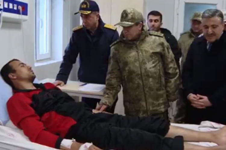 Kuvvet komutanları yaralı askerleri ziyaret etti